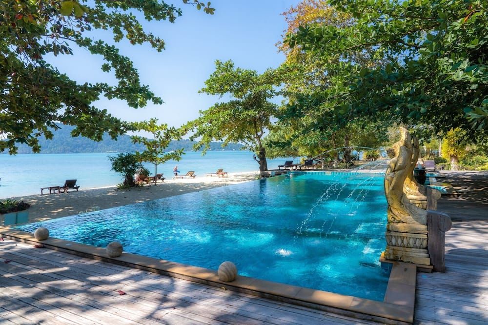 تشيفابوري بيتش ريزورت