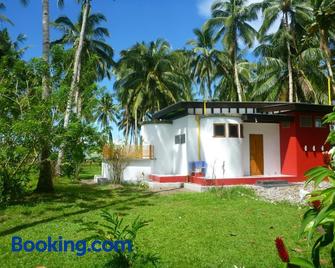 Somewhere Else Boutique Resort - Mambajao - Building
