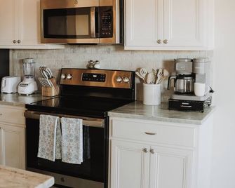 Country Charm 4-bedroom house pet and family friendly - Byron - Keuken