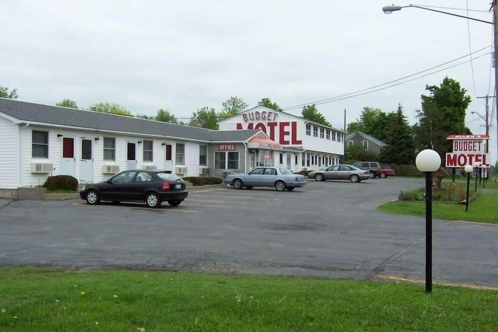 Allen's Budget Motel - Watertown - Budova