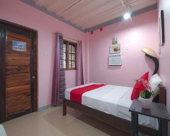 Dreamstay Hostel - Moalboal - Bedroom