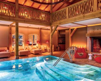 Weissenhaus Private Nature Luxury Resort - Gremersdorf - Zwembad