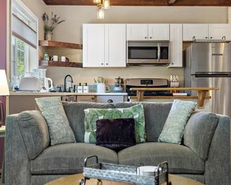 The GreenHouse - walk to the heart of Palmer, AK - Palmer - Cocina