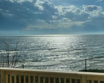 Lake Michigan Vrbo Escape - Montague