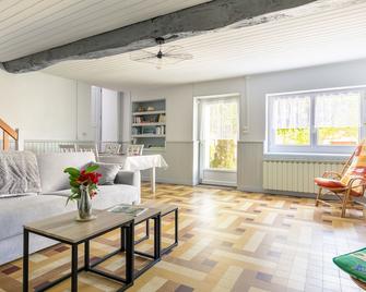 Ombrelle - Saint-Macaire - Living room
