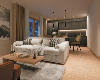 Le Geant, Courmayeur, Apartments by Marriott Bonvoy - Courmayeur - Obývací pokoj