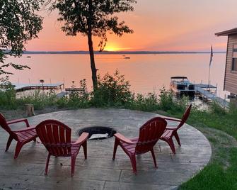 Gull Lake Cottage With Lakeside Boathouse - Brainerd - Patio