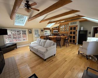 Beautiful Cottage in Green Mountain Falls - 20 mins from downtown Colo Springs! - Green Mountain Falls - Sala de estar