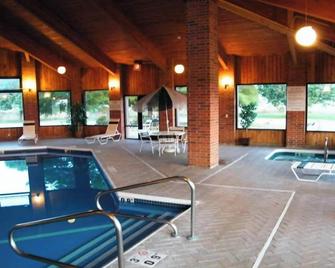 Capital O Amerihost Inn and Suites Mexico Hwy 54 MO - Mexico