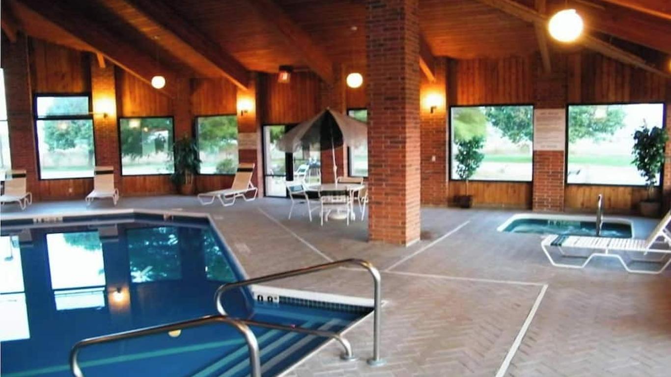 Amerihost Inn & Suites - Mexico