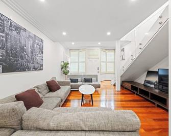 Stylish 3BR House with parking & ICC&Darling Harbour-8 mins walk - Sydney - Sala