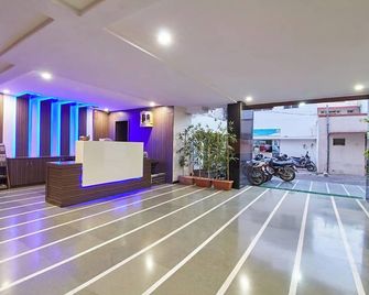 Hotel Crown - Rajkot - Lobby