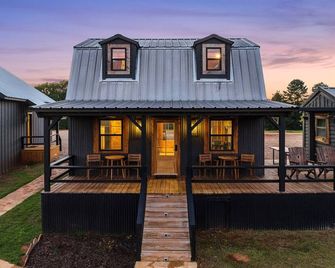 The Hendo - Cabin #2- Intimate Family Getaway - Henderson - Budova