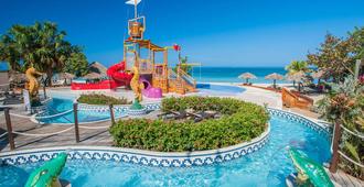 Beaches Negril Resort & Spa - נגריל - בריכה