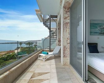 Olymp Luxury Villa C - Seafront Elegance with Infinity Pool and Exclusive Lifestyle - Kissonerga - Balkon