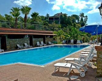 Il Falco del Cilento - Torchiara - Piscina