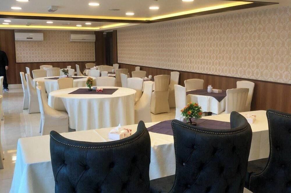 Ream Hotel Amman thumbnail 3