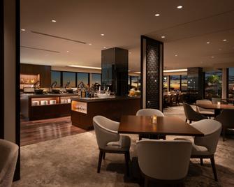 أوكيناوا هاربور فيو هوتل - ناها - بار