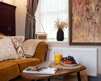 Scenery Hill Hideaways The Coach House Charming Retreat with Jacuzzi and BBQ Hut Near the Lake District - Workington
