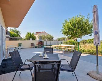 1 Bedroom Awesome Apartment In Makarska - Makarska - Patio