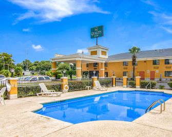 Quality Inn near University of Mobile - Saraland - Pool