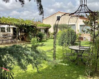 La Villa Les Parfums D'ete - Ornaisons - Patio