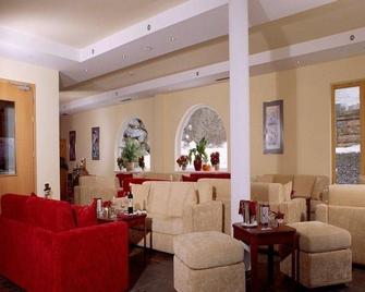 Erlebnishotel Fendels - Fendels - Lounge