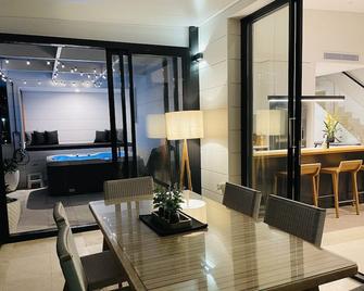 Luxury Apartment - Ocean Views & Large Roof Top Garden with Private Spa - Terrigal - Dining room