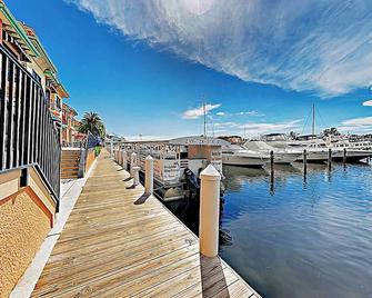 Vista Del Mar at Cape Harbour Marina, 10th Floor Luxury Condo, King Bed, Views! - Cape Coral - Outdoor view