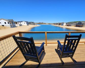 Margarita Villa | Lakefront | Beach | Game Room | 6 Bedrooms | 4 Bath - New Lisbon - Balcón