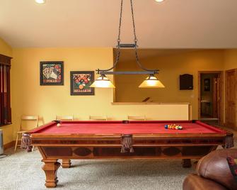 5-Star Luxury Tahoe Cabin! Great Location! Pool Table!Darts! Poker! Ping Pong! Games! - Twin Bridges