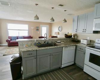 Deep Water Access with a Panoramic View of Chokoloskee Bay - Chokoloskee - Kitchen