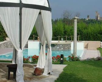 Agriturismo Gian Galeazzo Visconti - Valeggio sul Mincio - Zwembad
