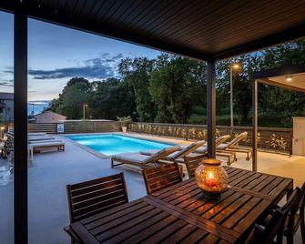 Residence Mala - Funtana - Pool
