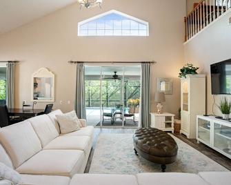 Luxury Home by Disney World & Heated Pool & Movie Room - Ocoee - Living room
