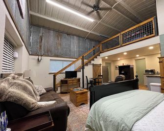 The Barn in Seguin - Sleeps 4! - Seguin