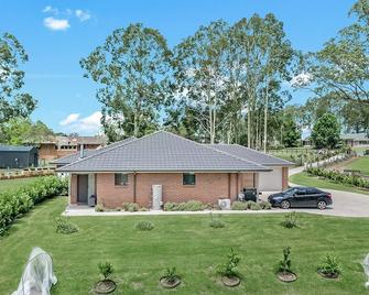 Mala Retreat Chardonnay Studio 5 Clean & Cosy - Maitland - Building