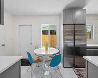 Bnb Hyperion | Sunny 1Br Haven Near the Beach - Fort Lauderdale - Keittiö