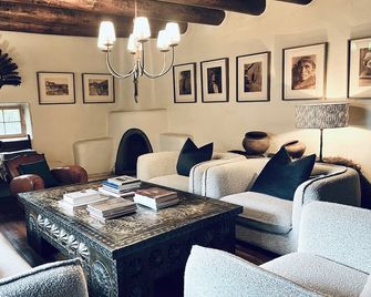 Hacienda Del Sol Historic B&B - Taos - Lounge