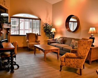 Adventure Hub~Nordic Ski, Snowmobile & Snow Shoeing Villa 3050-2 - Midway - Sala de estar