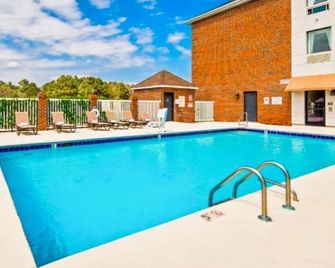 The Windstar Hotel - Emerald Isle, Swansboro - Cedar Point - Piscina