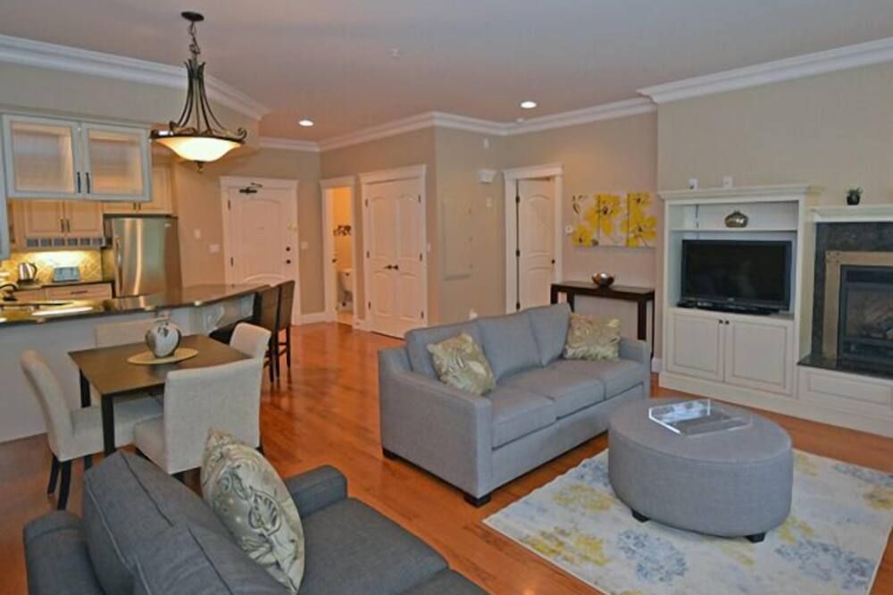 Crown Mansion Boutique Hotel & Villas - Qualicum Beach - Wohnzimmer