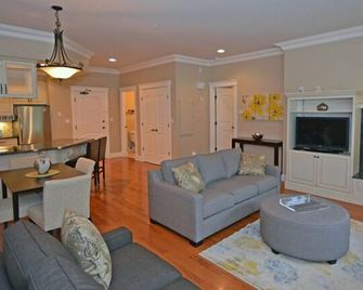 Crown Mansion Boutique Hotel & Villas - Qualicum Beach - Huiskamer