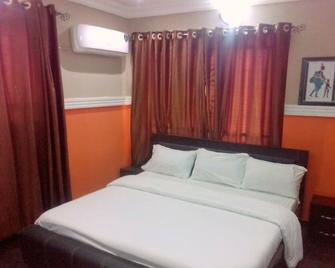 House Eleven Hotels and Apartments - Ibadan - Bedroom