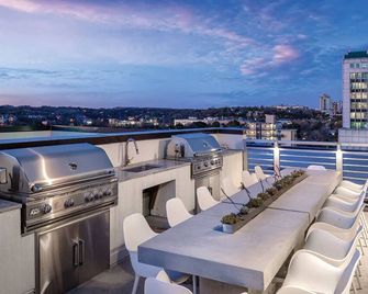 1 Bedroom Deluxe Condo w/ Kitchen in Austin!! - أوستن - شرفة