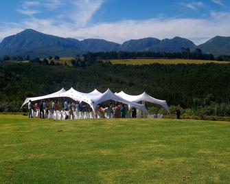 Far Hills Country Hotel - George - Building