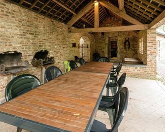 Glorious Holiday Home in Wéris with Hot Tub - Heyd - Comedor