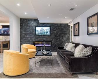 The Whitehouse Suite\nYour Personal Entertainment Space! - Carmel - Living room