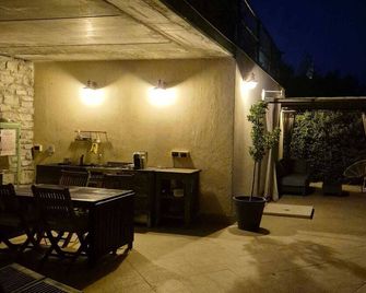 Cozy La Lavanda Studio Apartment with private terrace and infinity pool - Merana - Patio