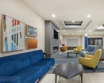 Holiday Inn Express & Suites Perry By IHG - Perry - Salónek
